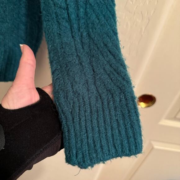 Forever 21 Contemporary Cable Knit Sweater - Picture 9 of 11